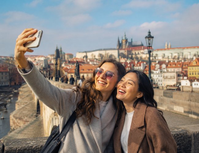 6201778585206Friends taking photo Correct Size.jpg