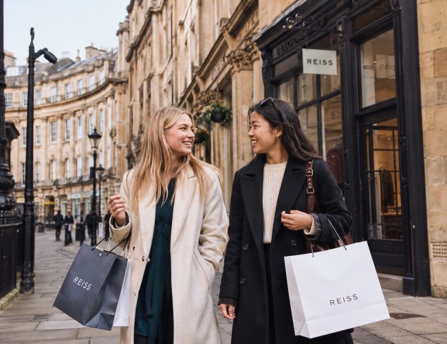 5581778842409Shopping friends Actual size.jpg